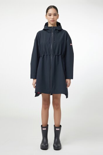 [WOMEN] 플레이 에센셜 웨더 자켓 - 블랙 HEW0004AJZBLK