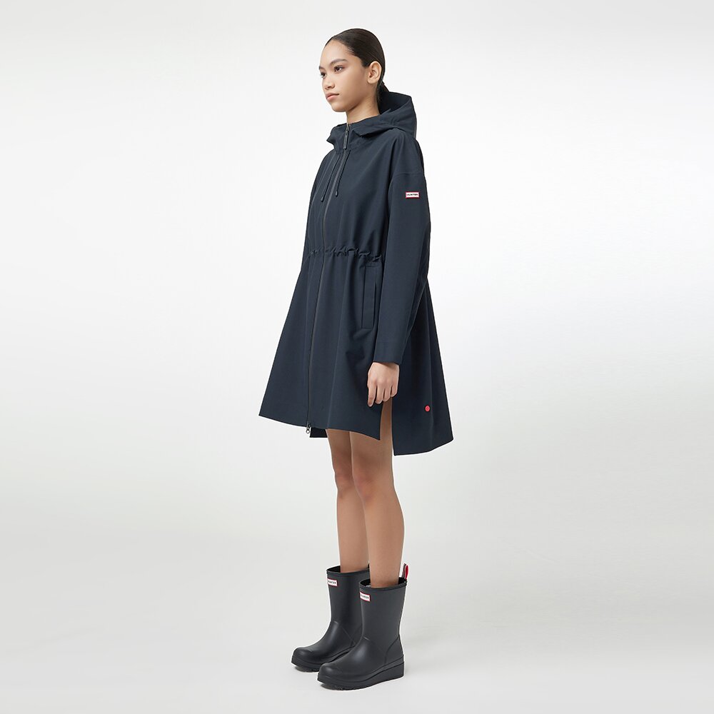 [WOMEN] 플레이 에센셜 웨더 자켓 - 블랙 HEW0004AJZBLK