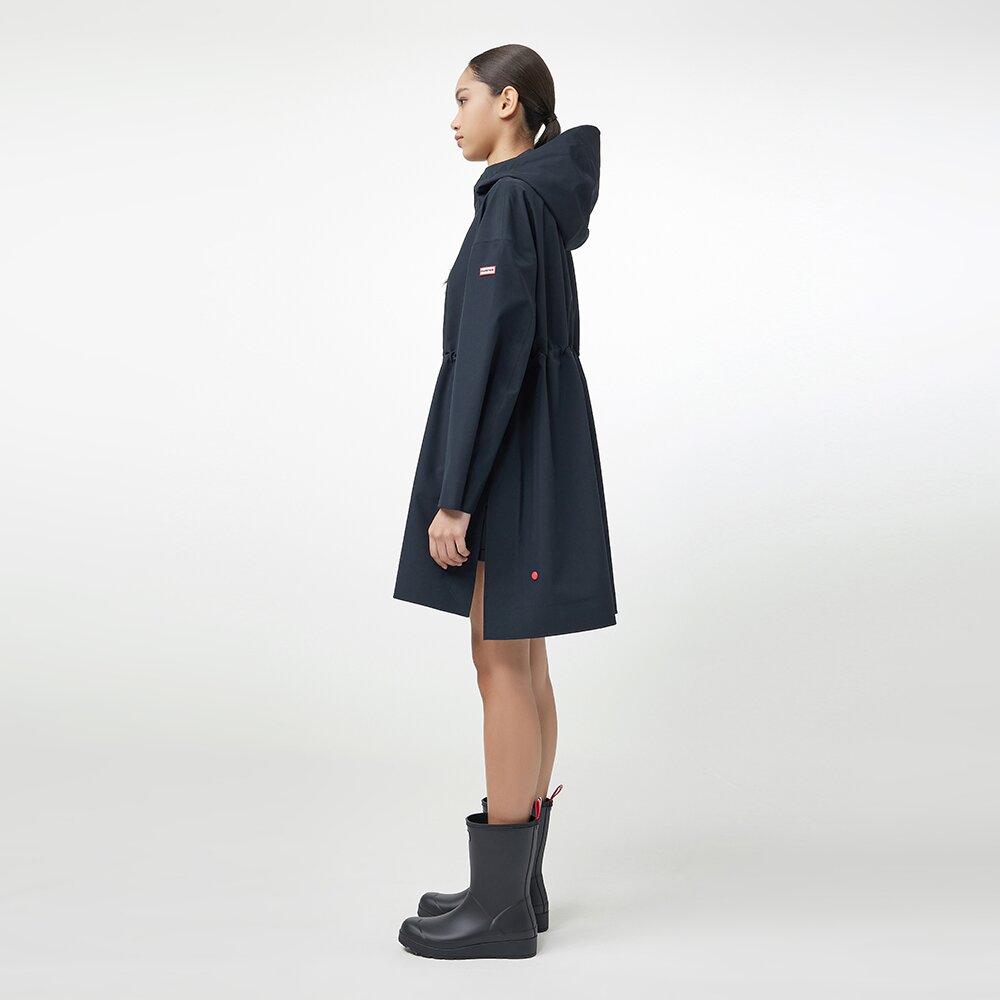 [WOMEN] 플레이 에센셜 웨더 자켓 - 블랙 HEW0004AJZBLK