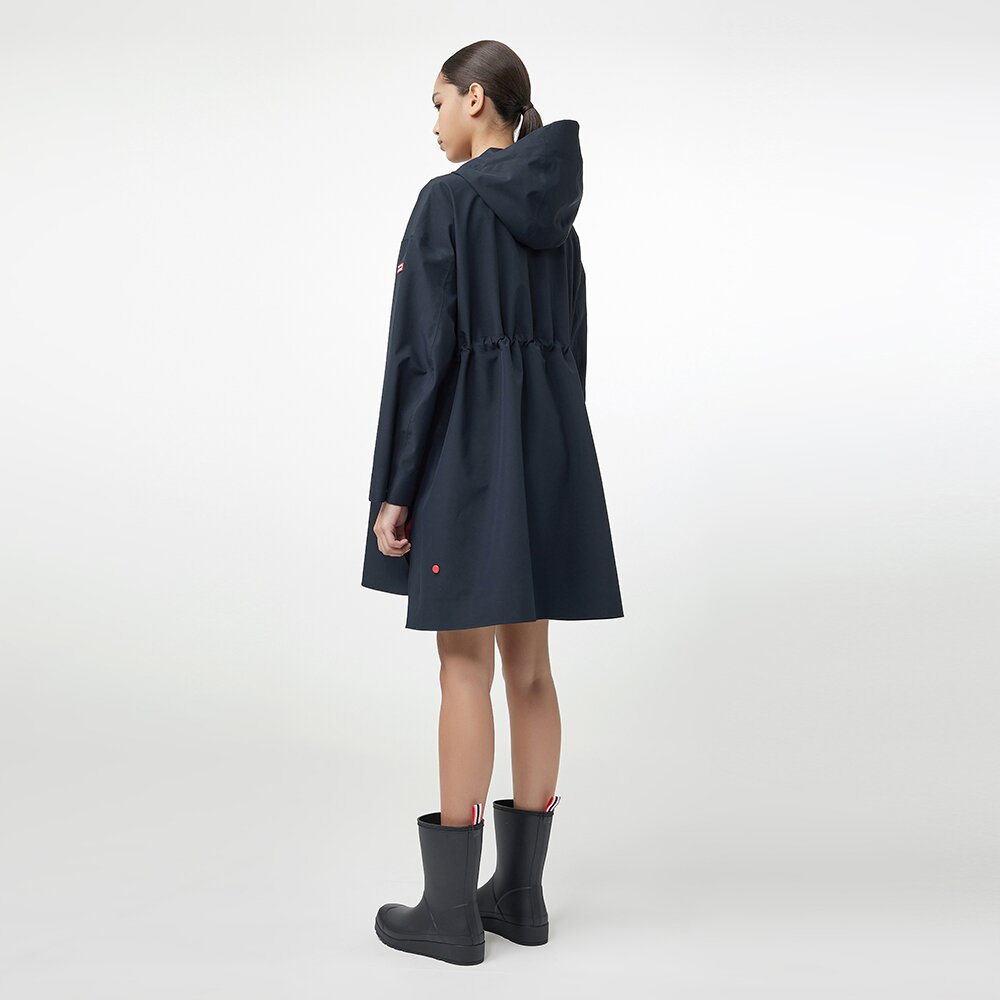 [WOMEN] 플레이 에센셜 웨더 자켓 - 블랙 HEW0004AJZBLK