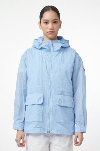 [WOMEN] 플레이 포켓 웨더 자켓 - 라이트블루 HEW0005AJZLBU