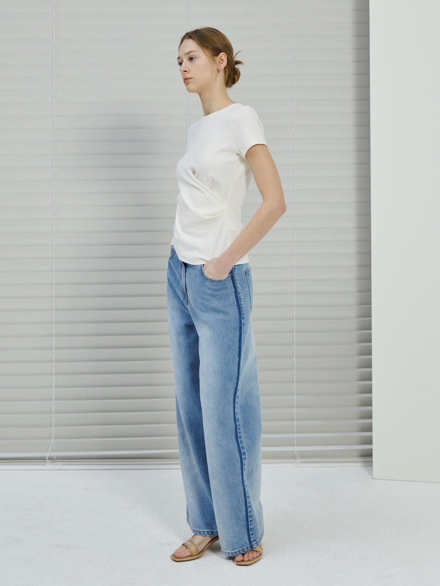 슬림핏 코튼 트위스트 티셔츠 (IVORY)