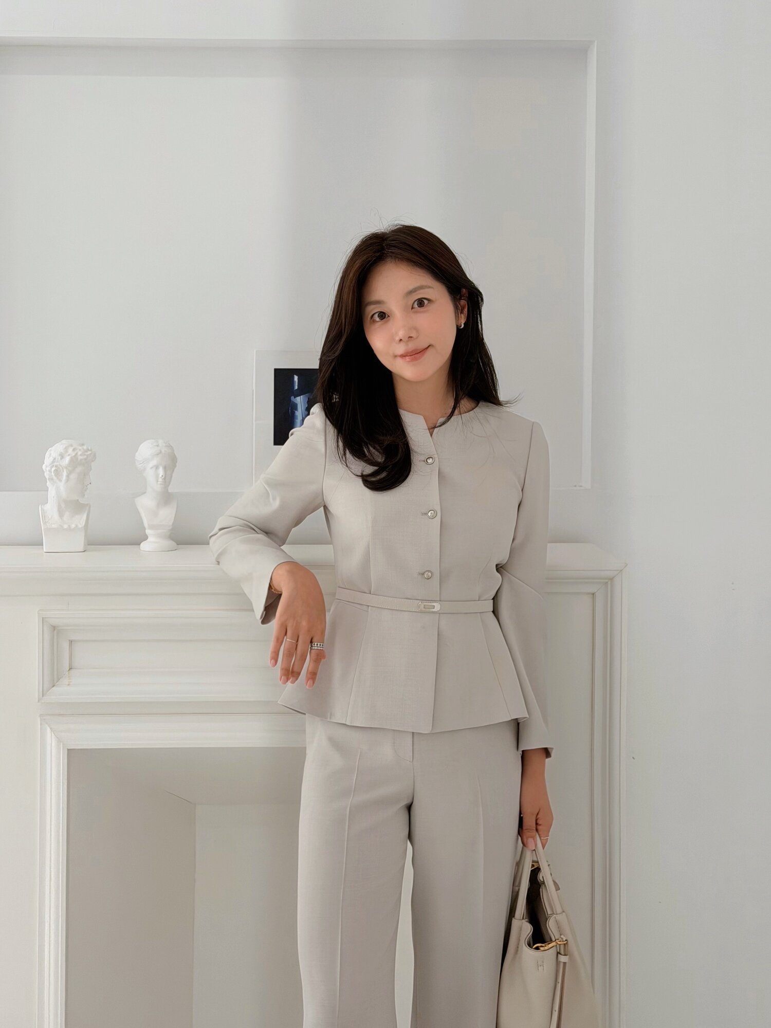 슬릿 라운드넥 페플럼 재킷 (LIGHT BEIGE)