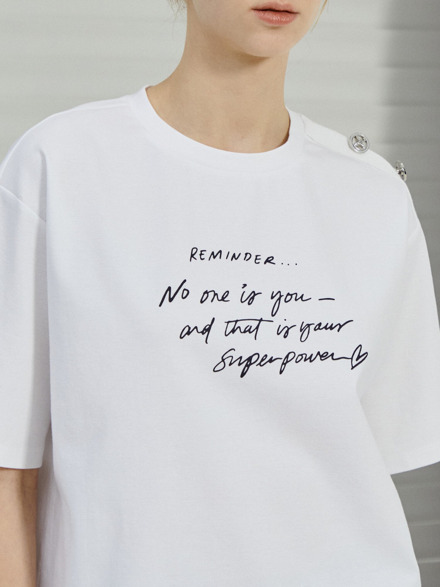 루즈핏 코튼 숄더 버튼 티셔츠 (IVORY)