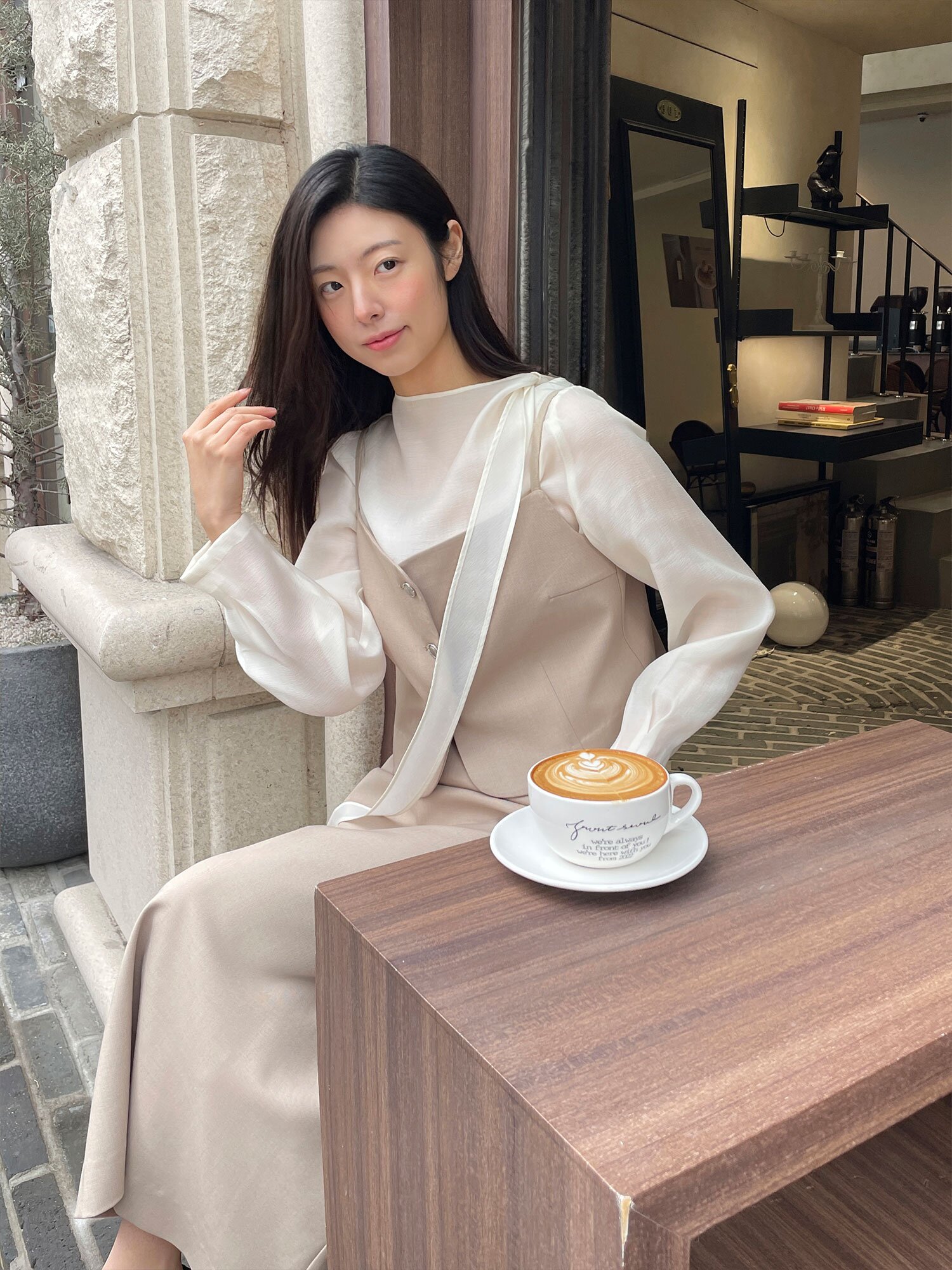 뷔스티에 탑 + 벨티드 A라인 스커트 세트 (BEIGE)