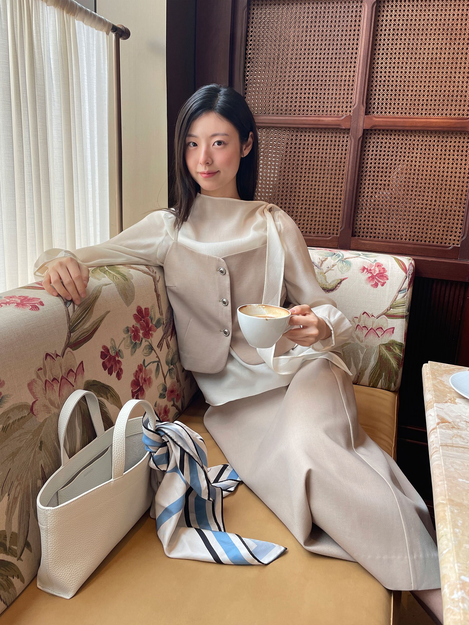 뷔스티에 탑 + 벨티드 A라인 스커트 세트 (BEIGE)