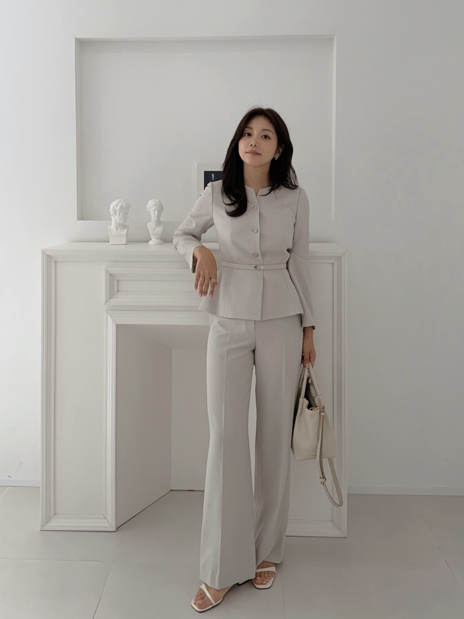 메탈 장식 세미 부츠컷 팬츠 (LIGHT BEIGE)