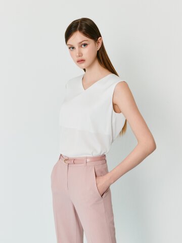 슬리브리스 브이넥 블라우스 