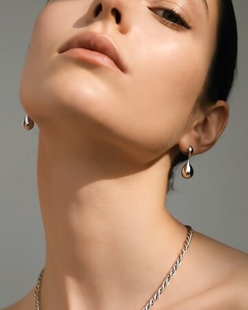 Fluid Sleek Earrings
플루이드 슬릭 이어링