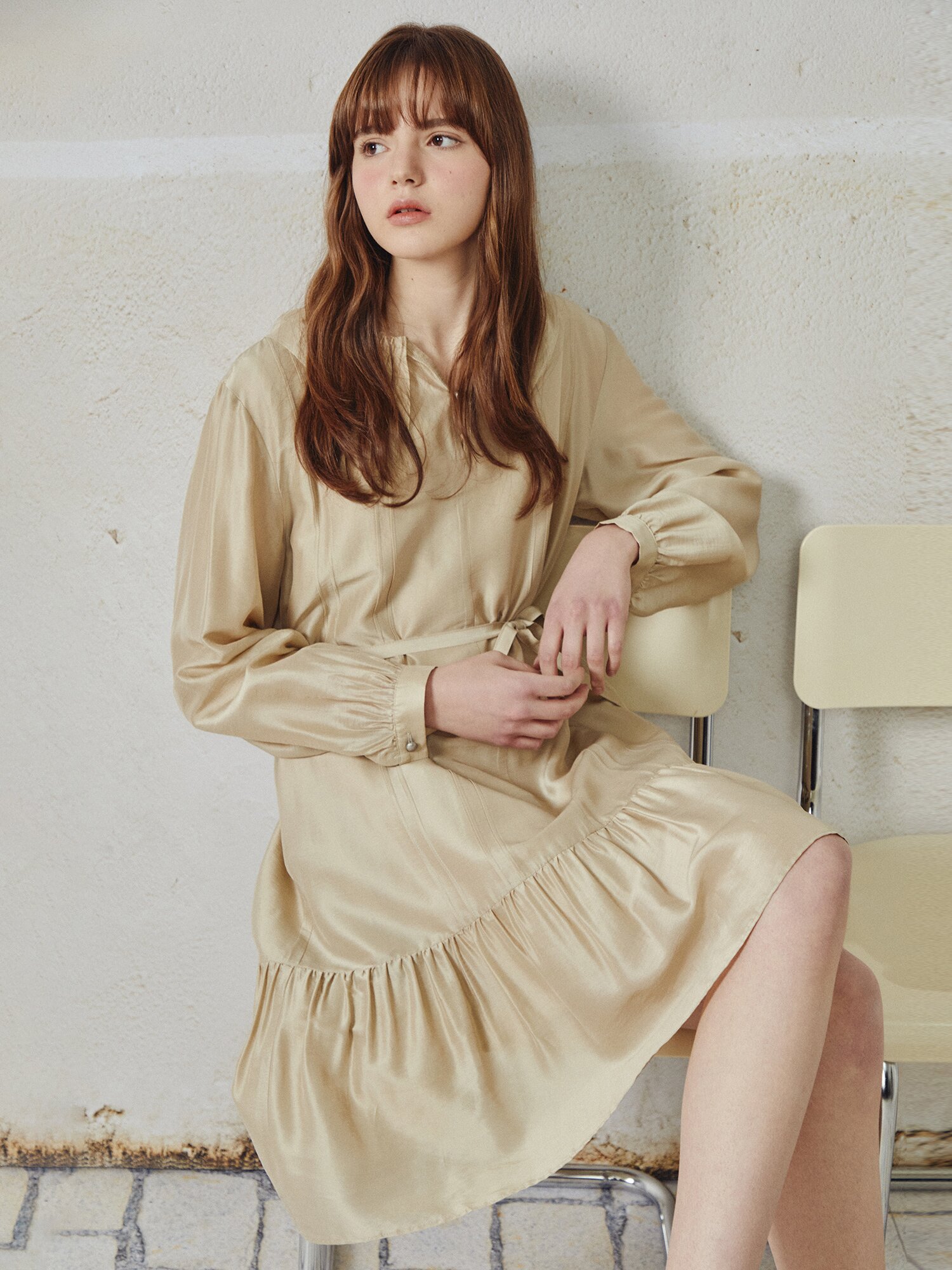 핀 턱 벨티드 롱 원피스 (BEIGE)