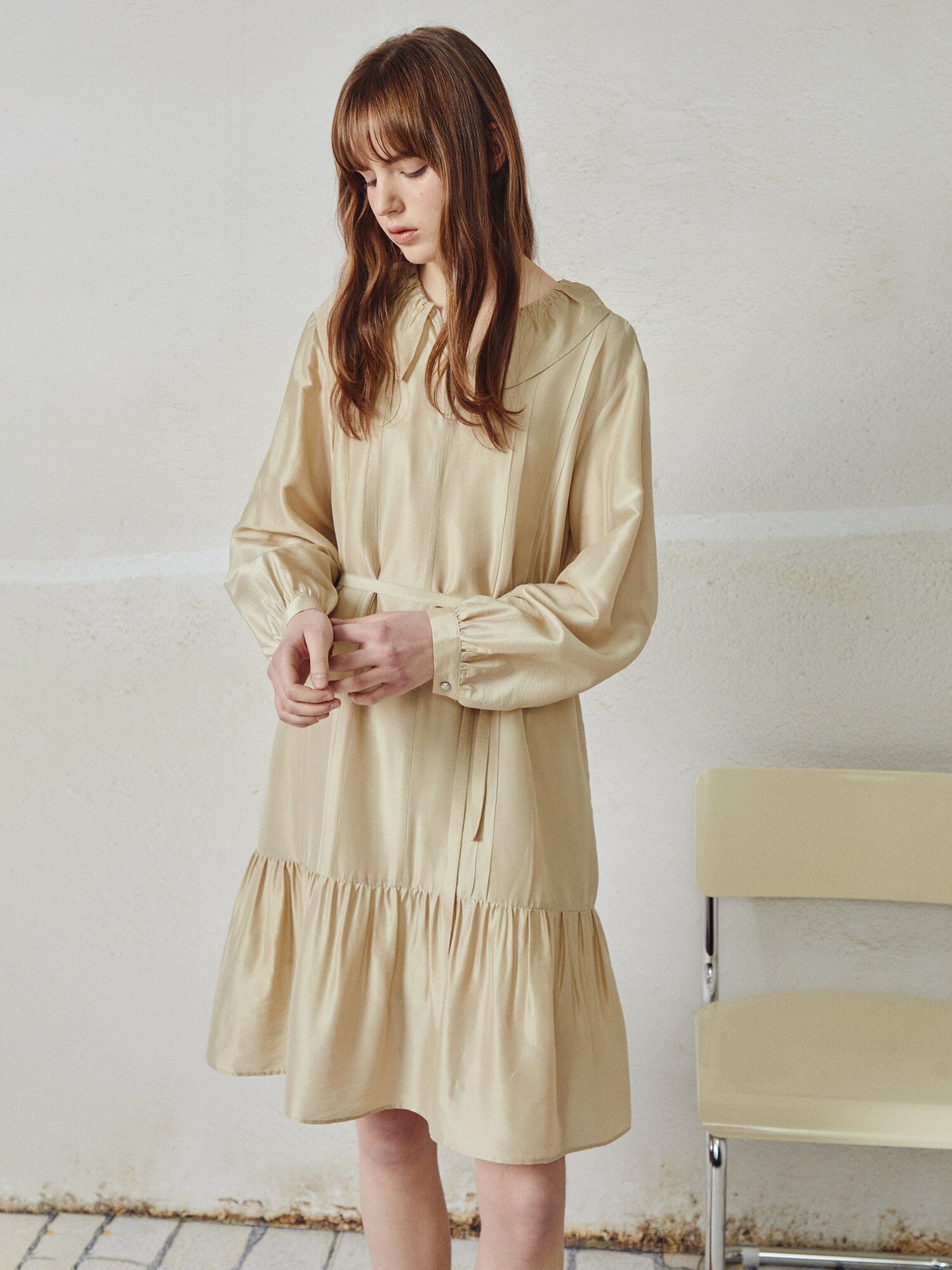 핀 턱 벨티드 롱 원피스 (BEIGE)