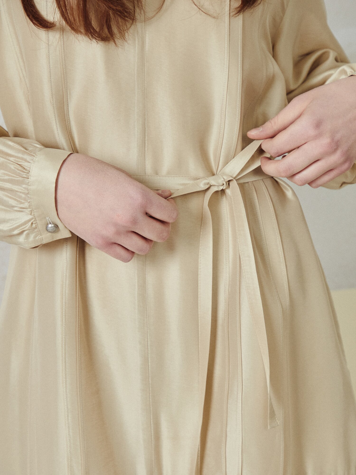 핀 턱 벨티드 롱 원피스 (BEIGE)