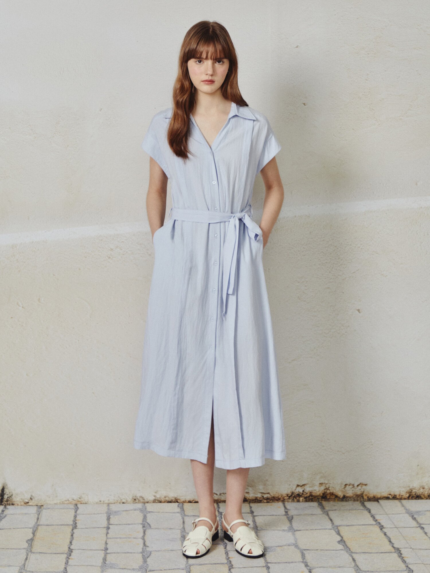 핀 턱 오픈칼라 벨티드 롱 원피스 (SKY BLUE)