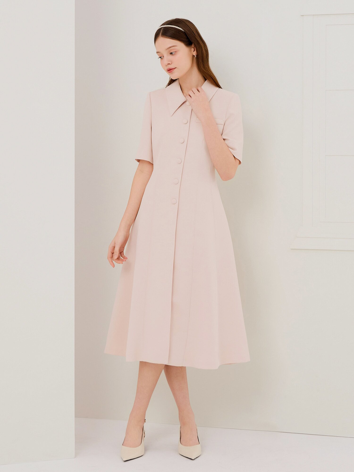 커버드 버튼 칼라 플레어 원피스 (PALE BEIGE)