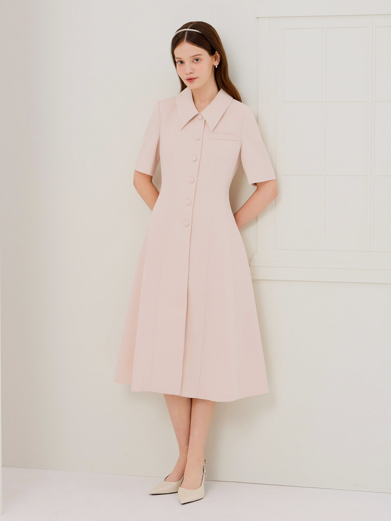 커버드 버튼 칼라 플레어 원피스 (PALE BEIGE)