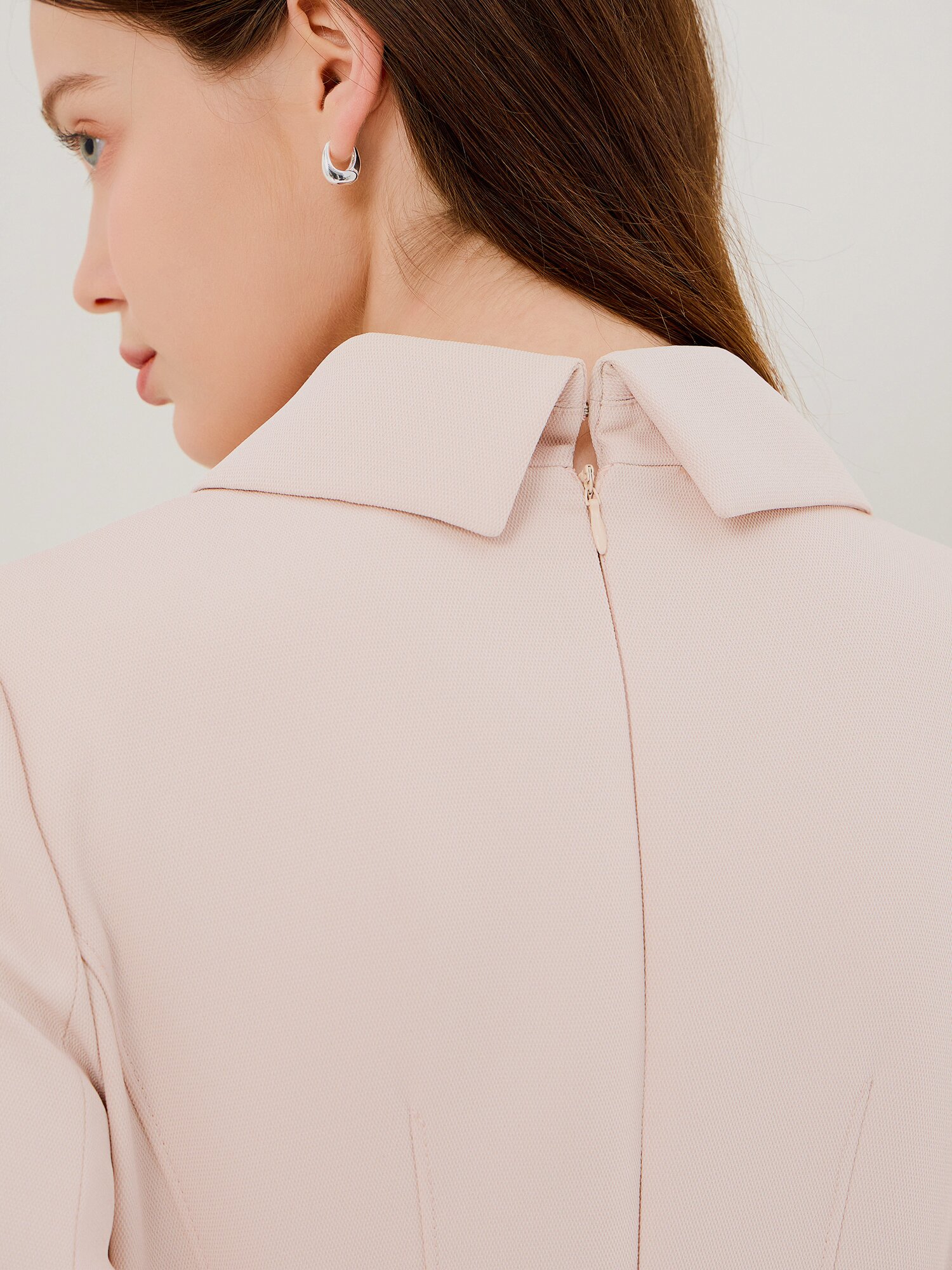 커버드 버튼 칼라 플레어 원피스 (PALE BEIGE)