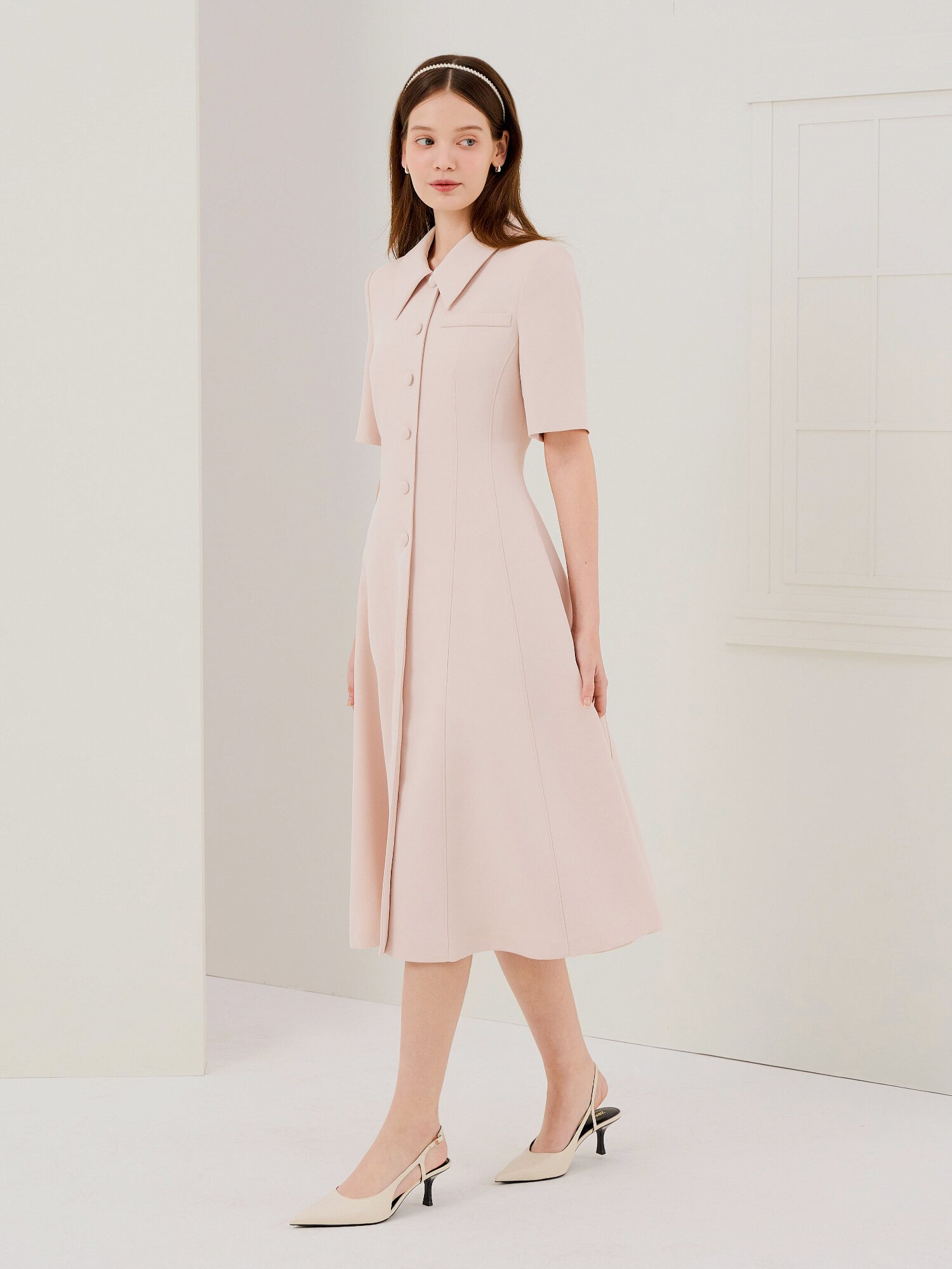 커버드 버튼 칼라 플레어 원피스 (PALE BEIGE)