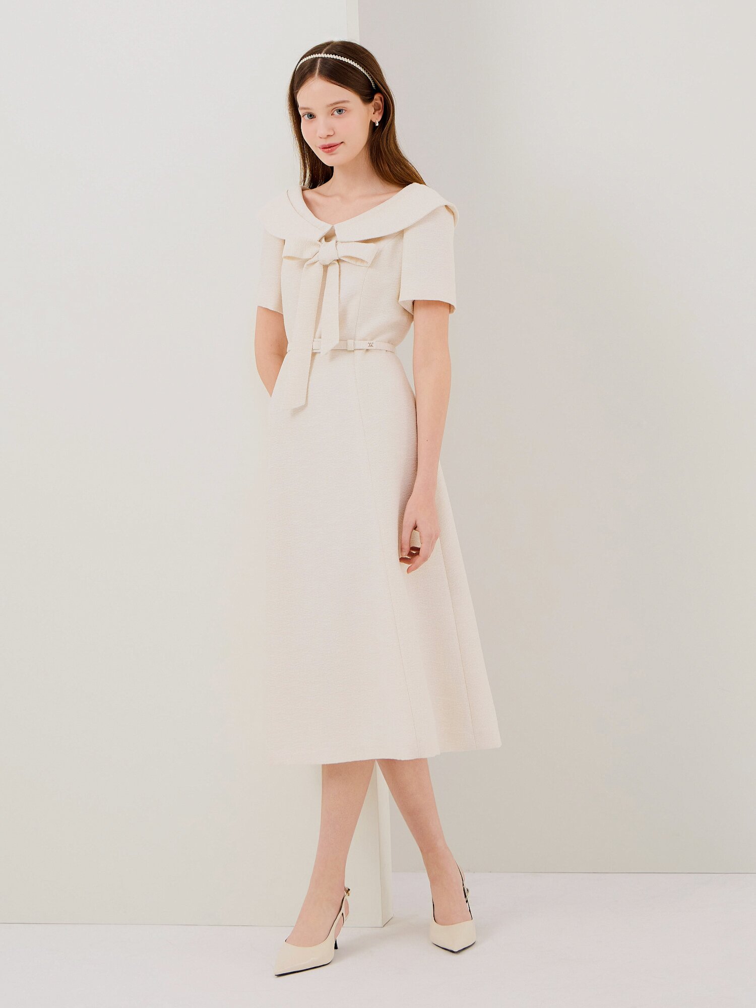 리본 라운드 칼라 플레어 원피스 (LIGHT BEIGE)