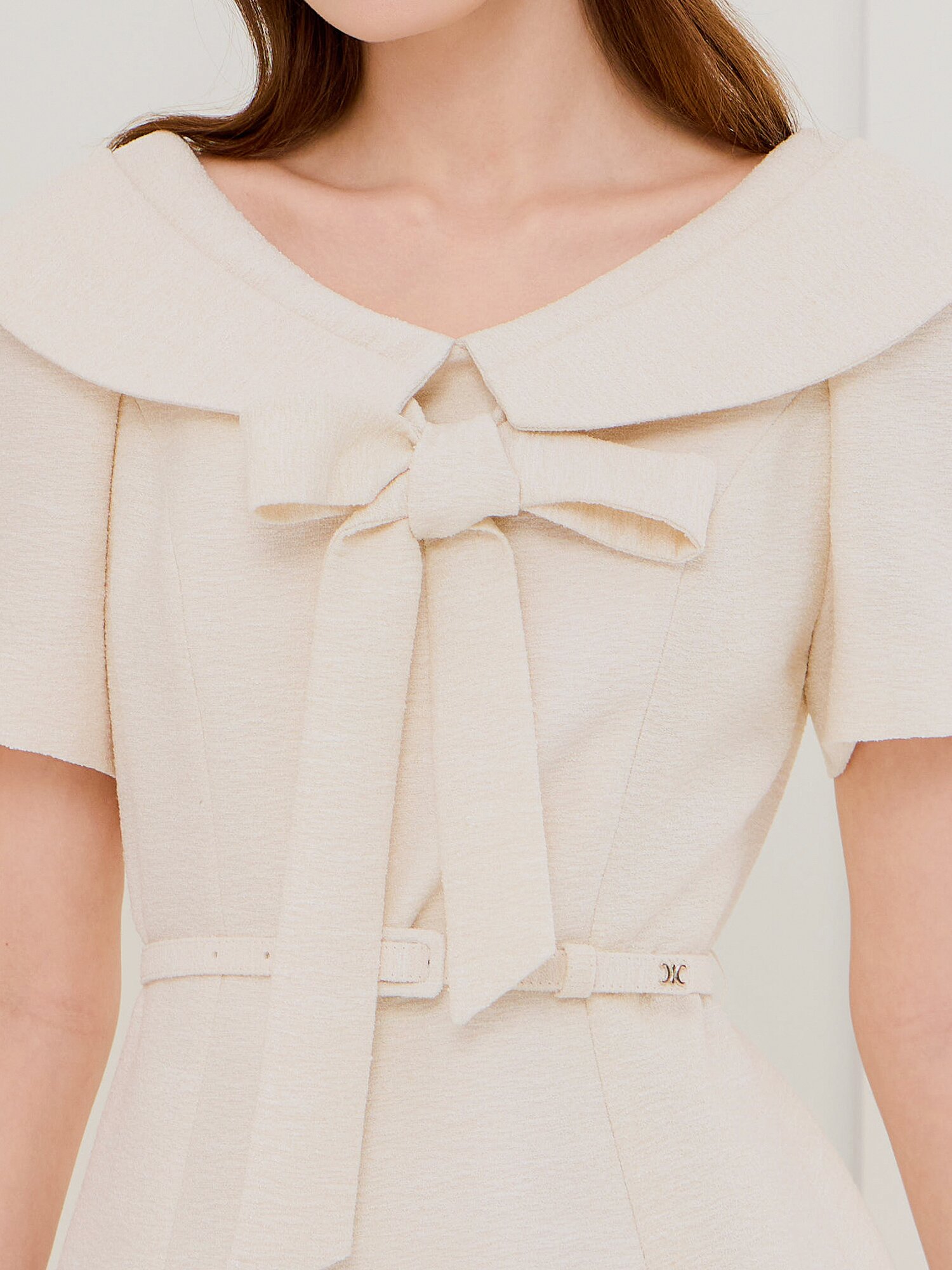 리본 라운드 칼라 플레어 원피스 (LIGHT BEIGE)