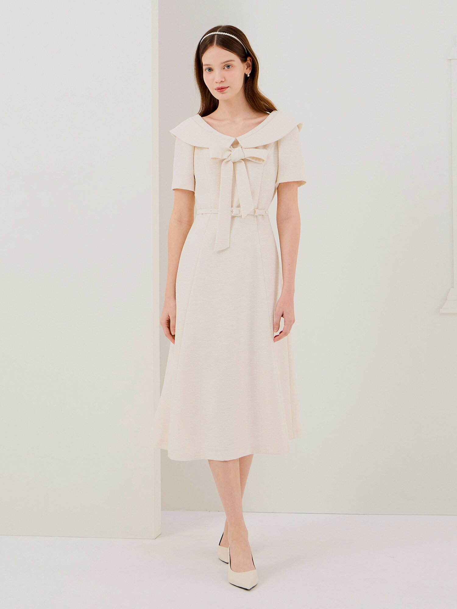 리본 라운드 칼라 플레어 원피스 (LIGHT BEIGE)