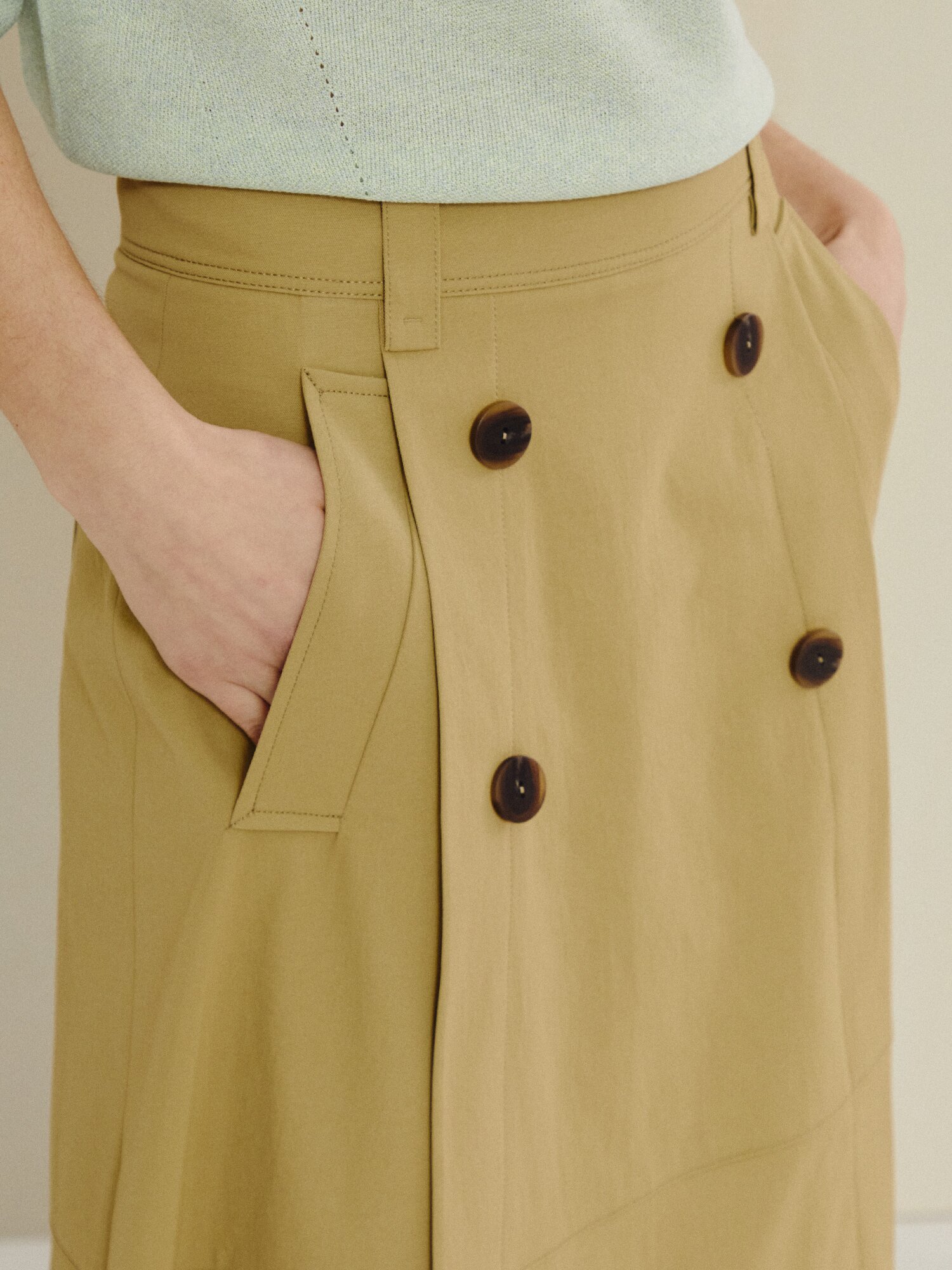 트렌치 더블 버튼 미디 스커트 (KHAKI BEIGE)