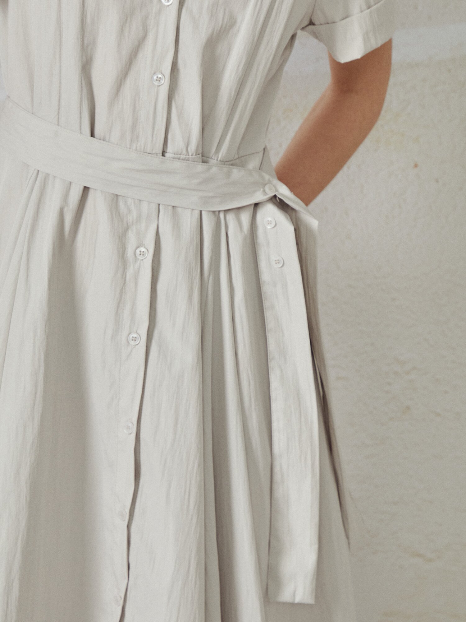 오픈칼라 벨티드 롱 원피스 (BEIGE)