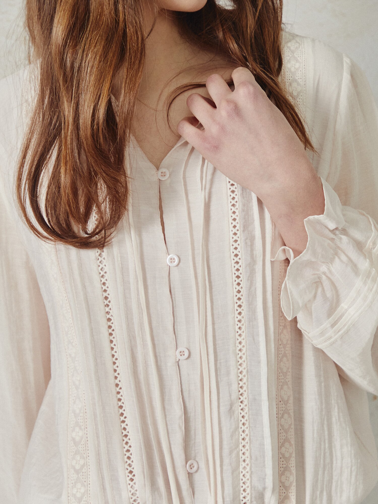 자카드 프릴넥 블라우스 (PINK)