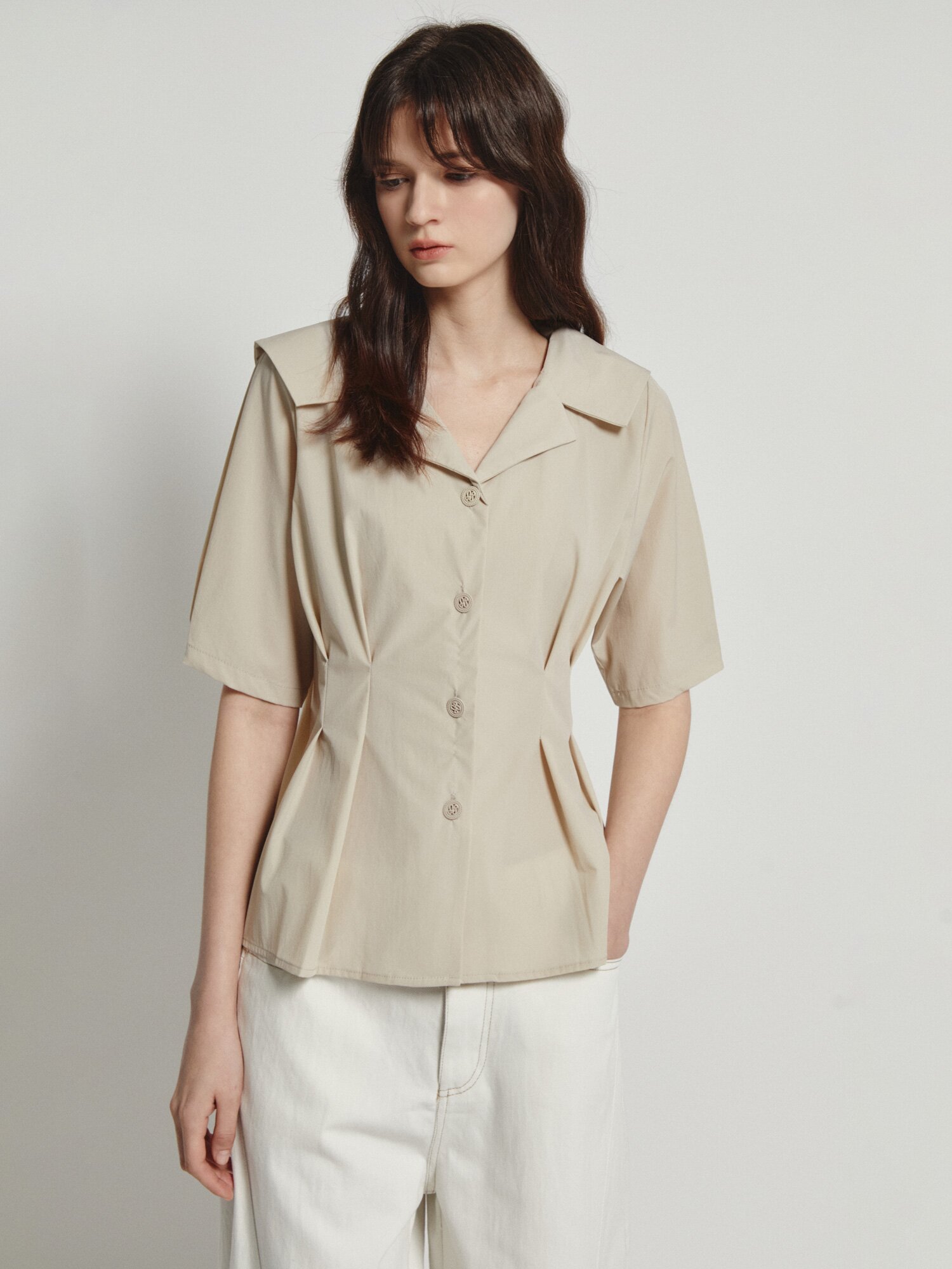 오픈 세일러 칼라 블라우스 (BEIGE)
