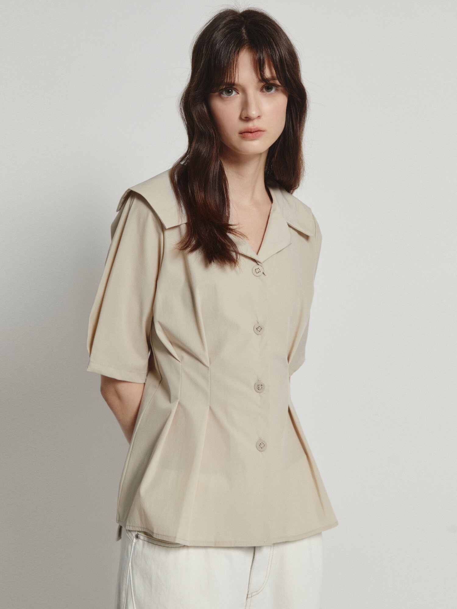 오픈 세일러 칼라 블라우스 (BEIGE)