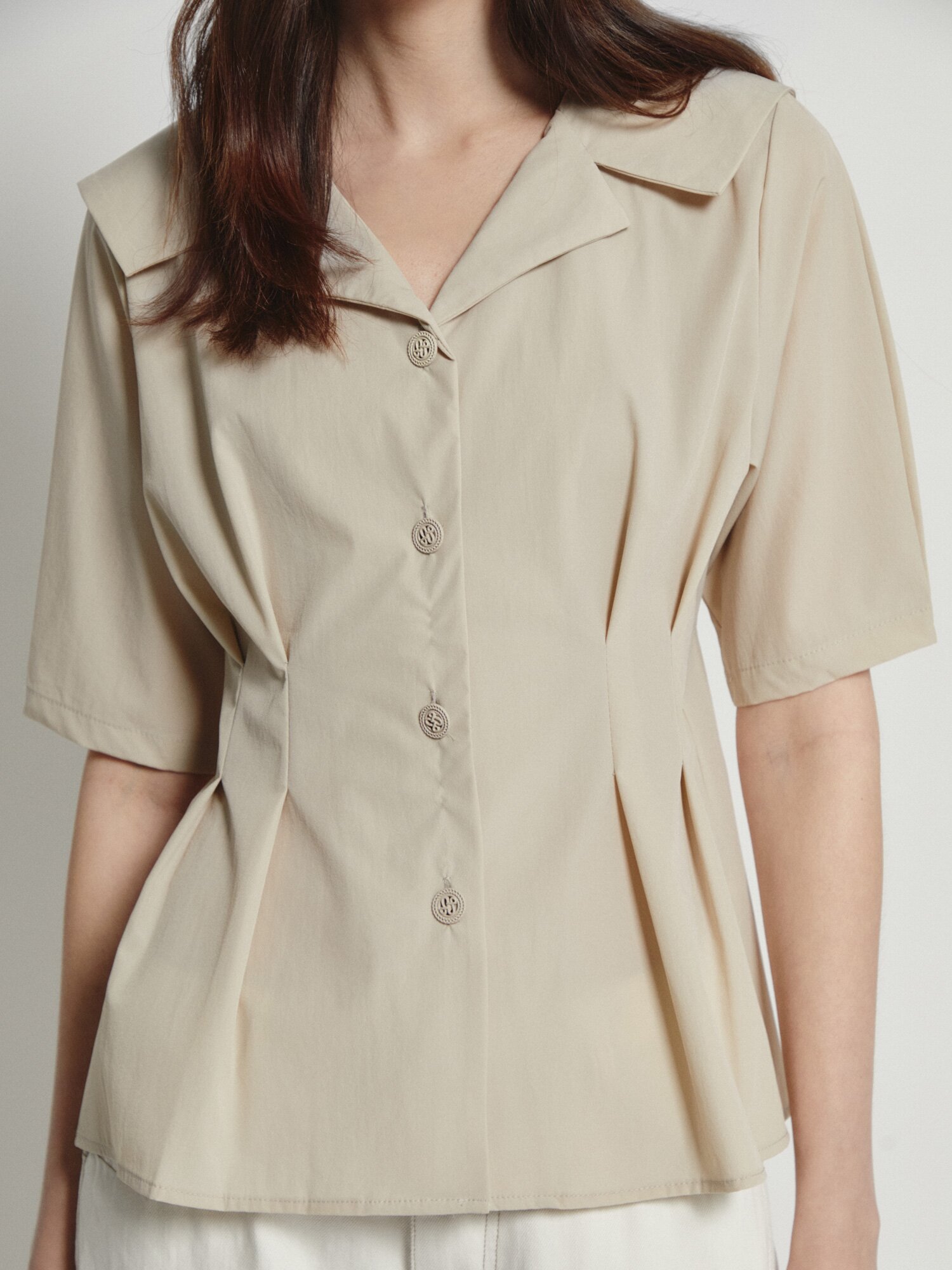 오픈 세일러 칼라 블라우스 (BEIGE)