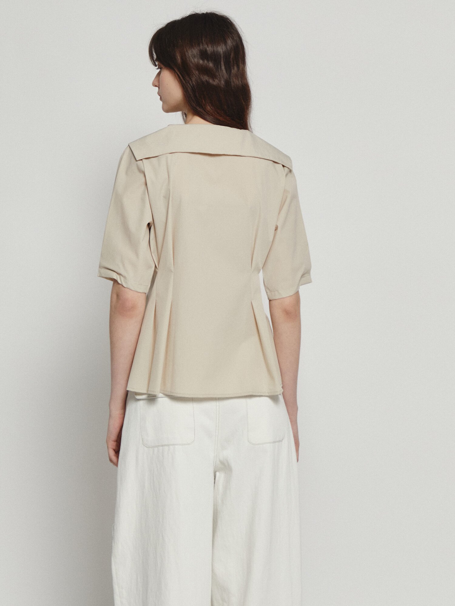 오픈 세일러 칼라 블라우스 (BEIGE)