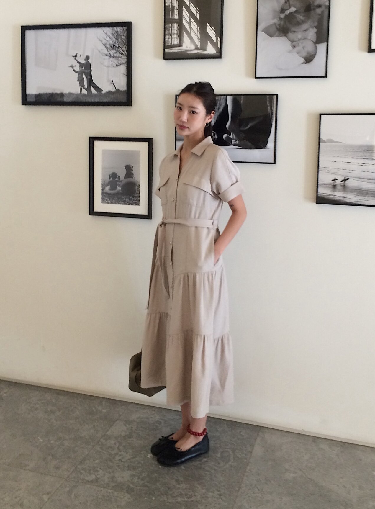 벨티드 셔링 오픈칼라 원피스 (BEIGE)