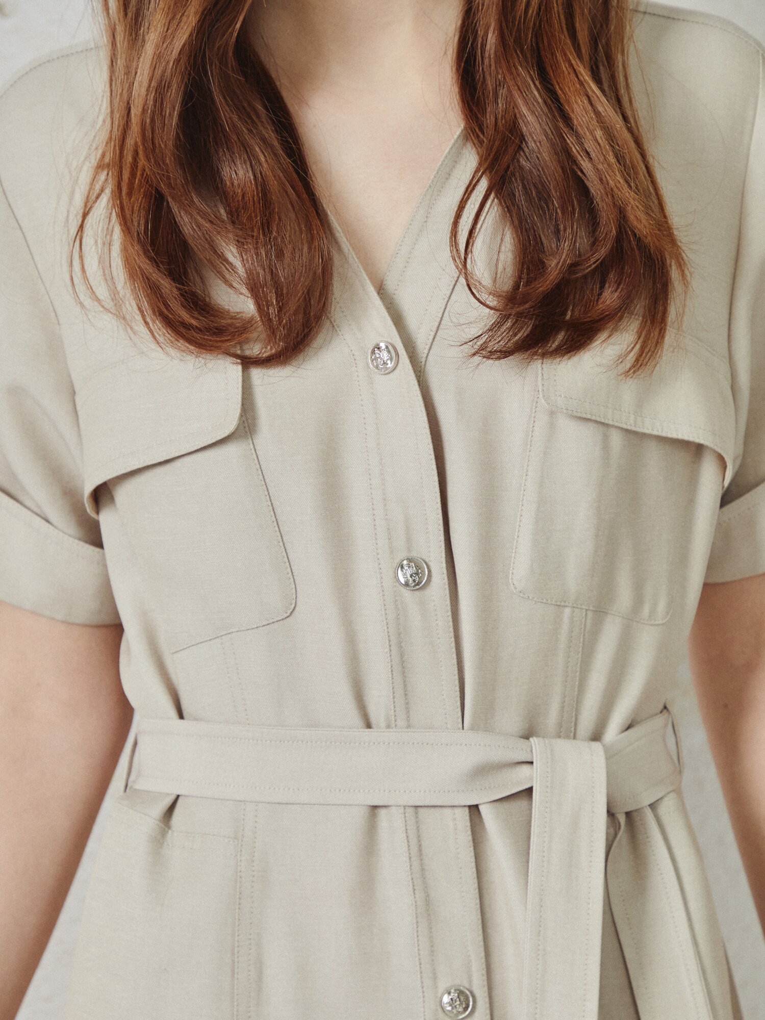 벨티드 셔링 오픈칼라 원피스 (BEIGE)