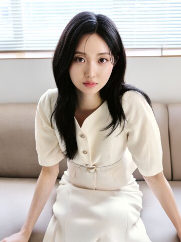 볼륨 슬리브 슬릿넥 크롭 재킷 