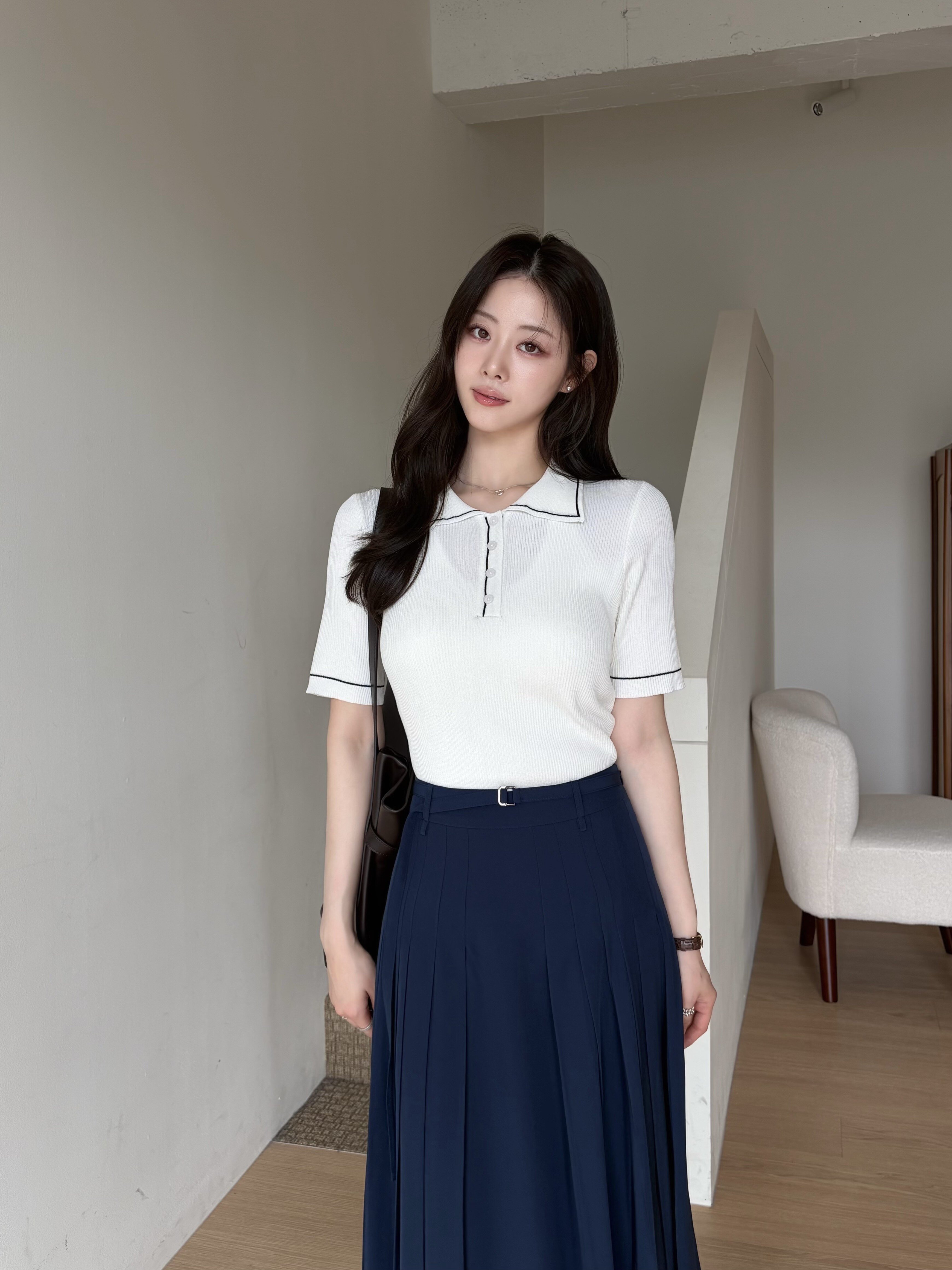 벨티드 백 밴딩 플리츠 스커트 (NAVY)