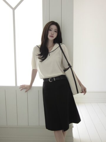 배색 세일러 칼라 풀오버 니트 