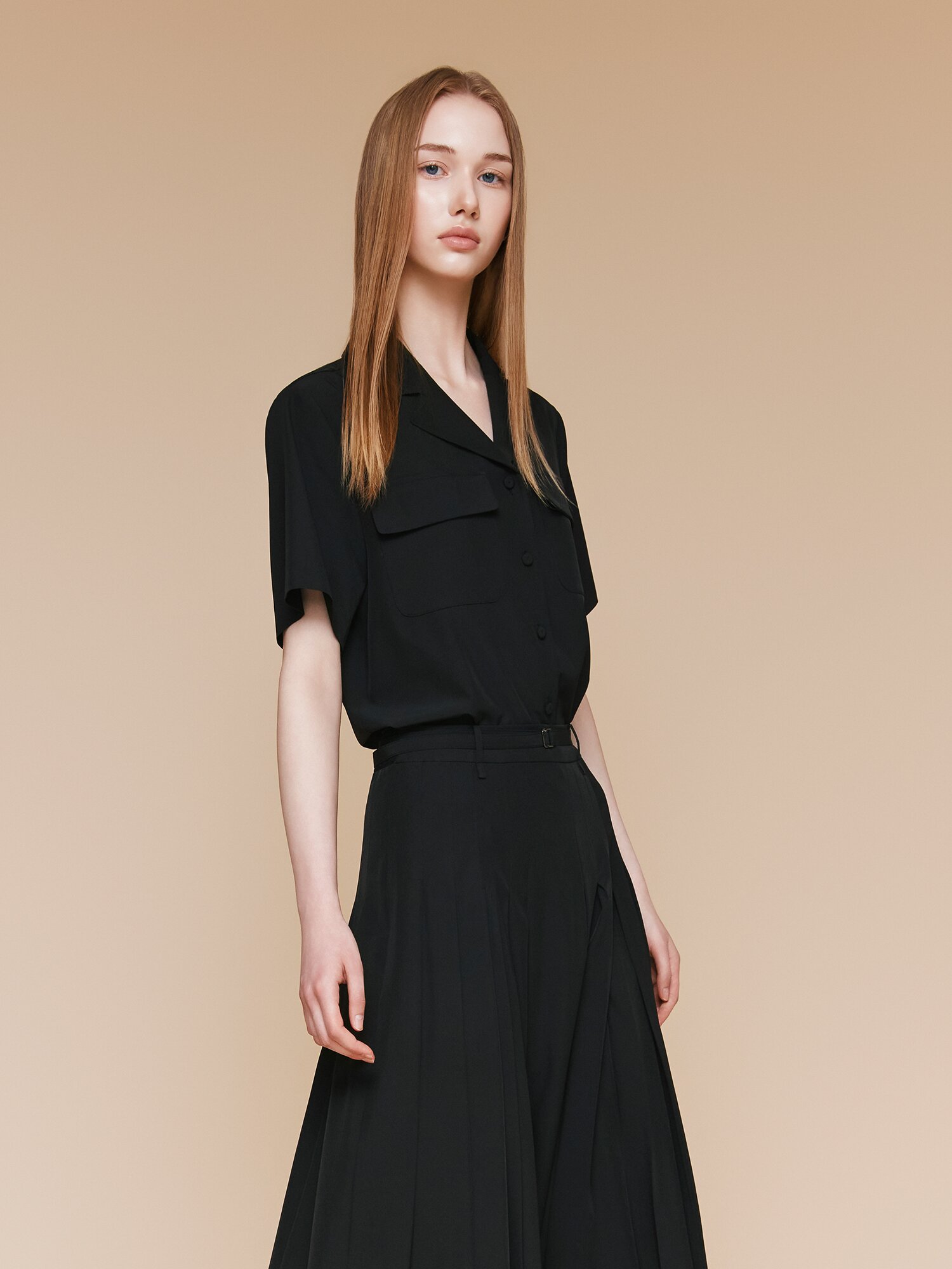 아웃 포켓 오픈 칼라 블라우스 (BLACK)
