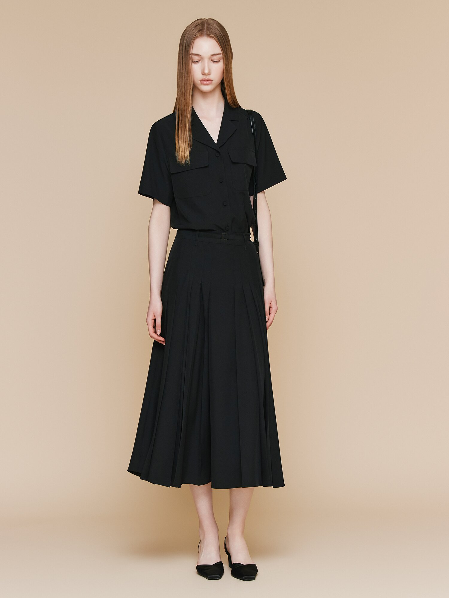 아웃 포켓 오픈 칼라 블라우스 (BLACK)