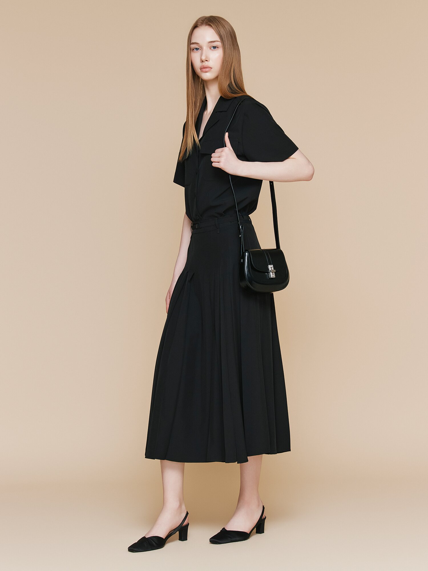 아웃 포켓 오픈 칼라 블라우스 (BLACK)