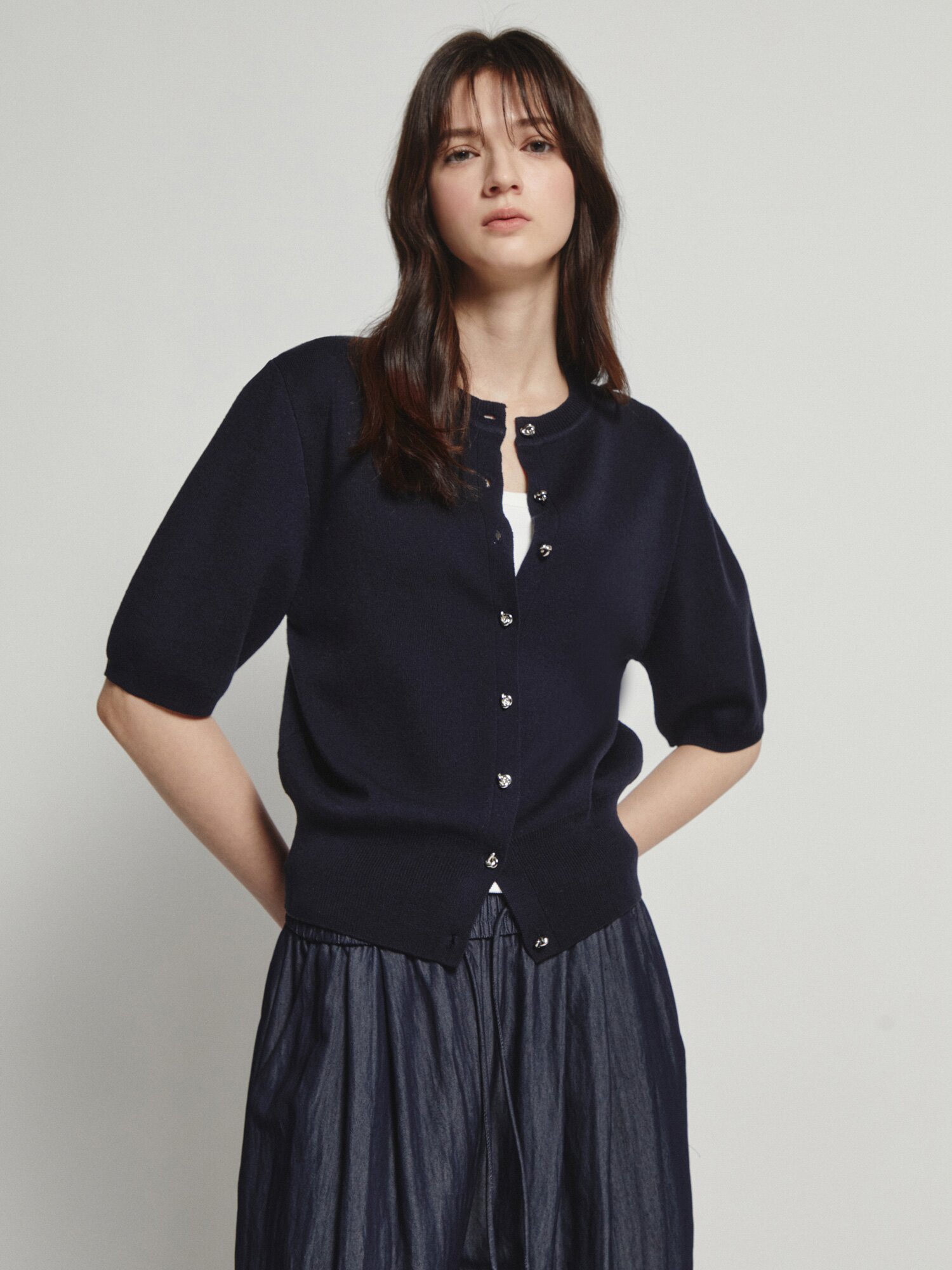 린넨 메탈 버튼 라운드넥 가디건 (NAVY)