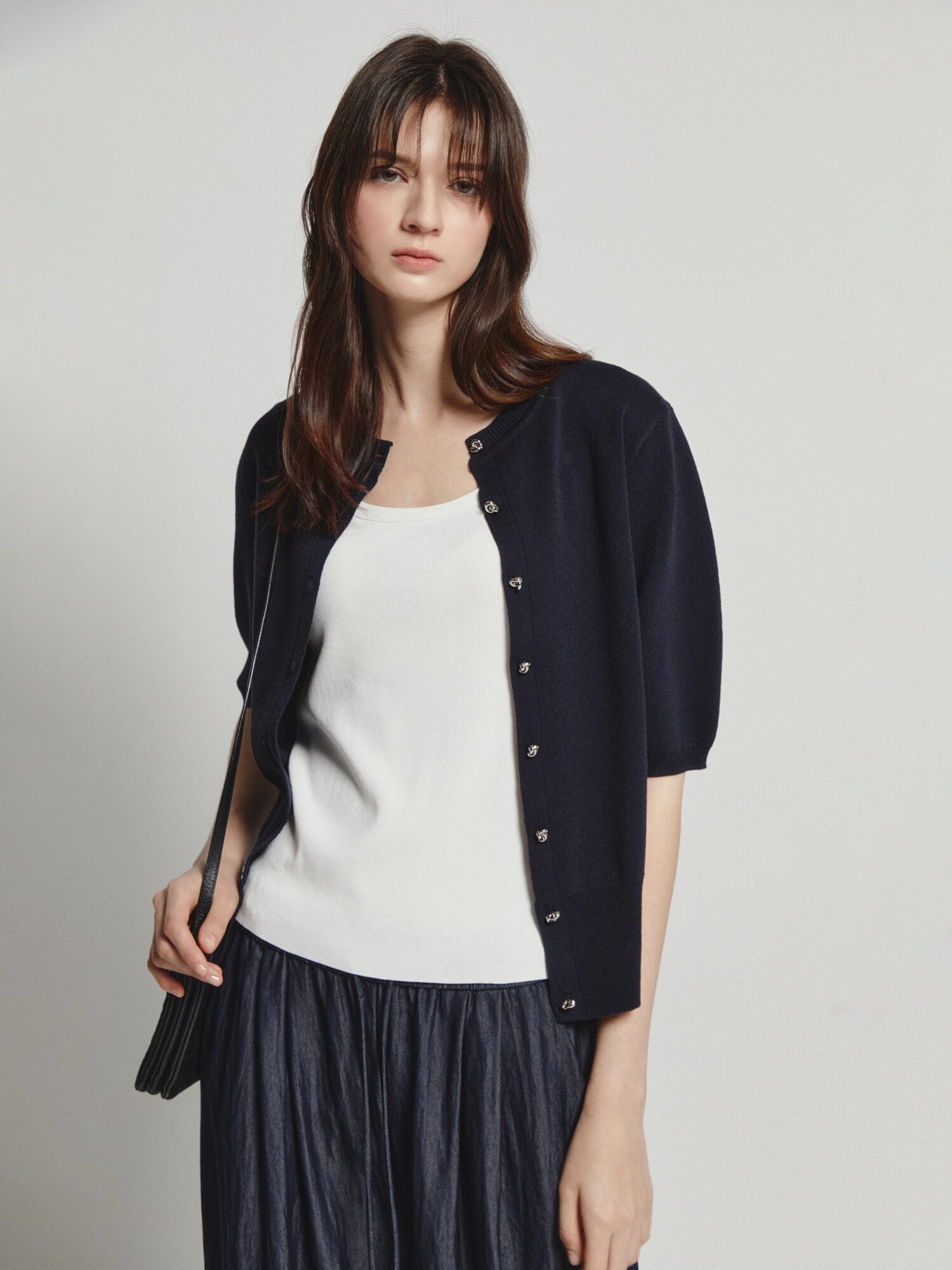 린넨 메탈 버튼 라운드넥 가디건 (NAVY)