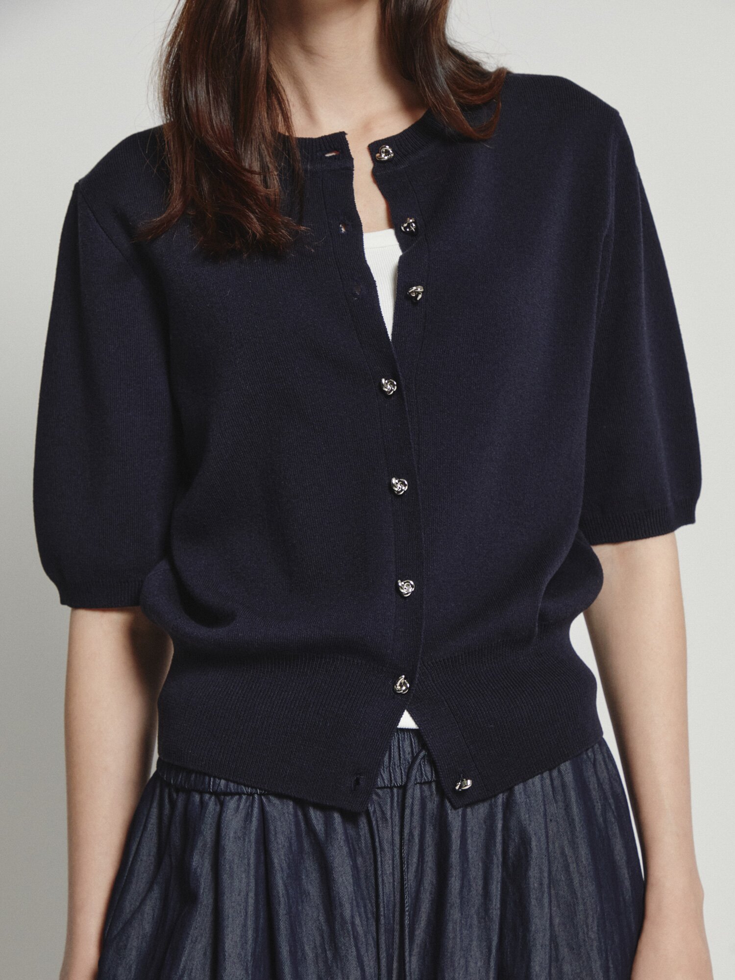 린넨 메탈 버튼 라운드넥 가디건 (NAVY)