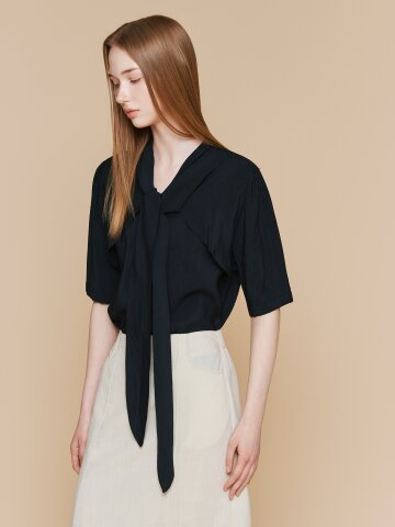 링클 프릴 스카프넥 블라우스 