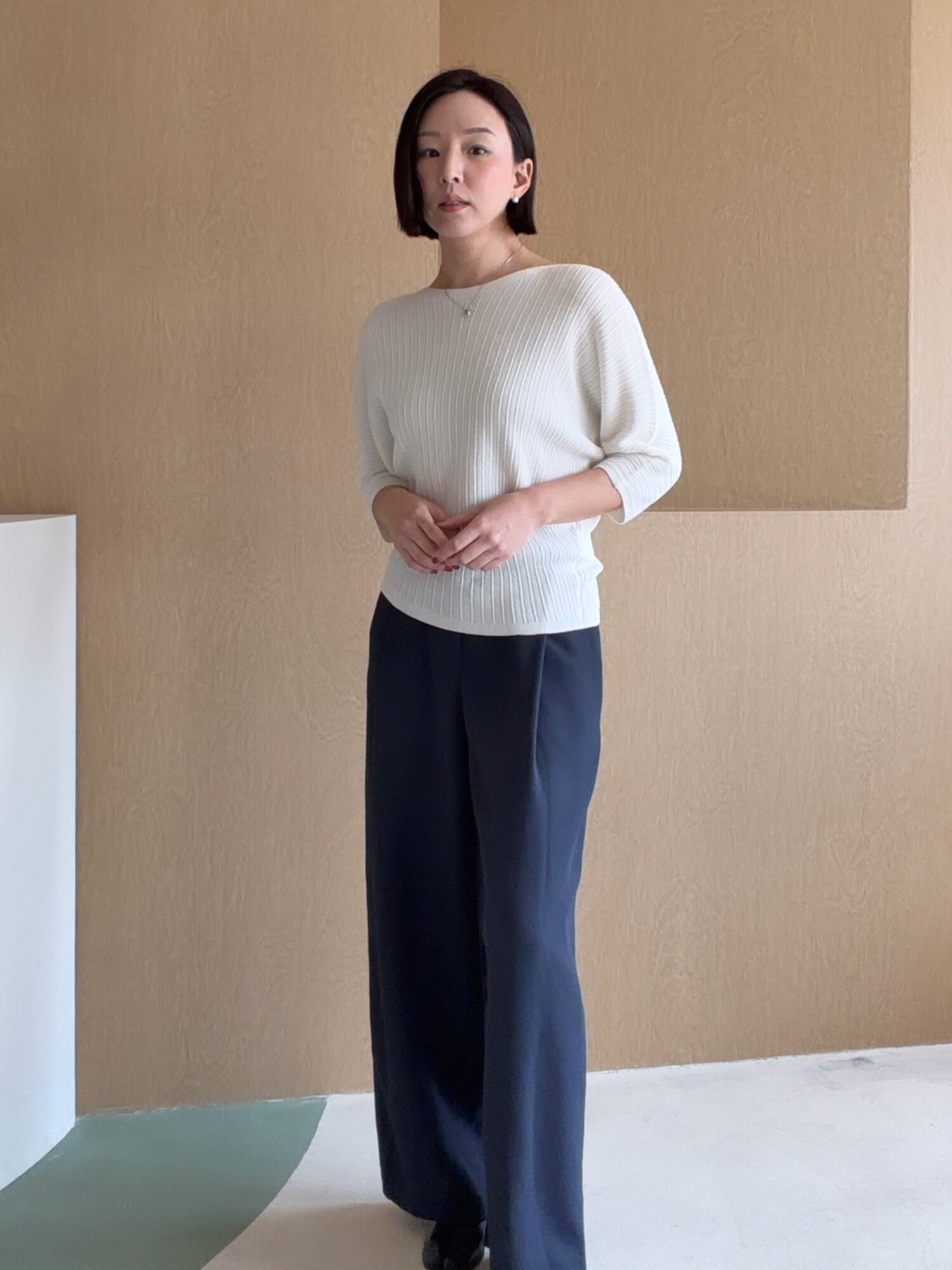 버튼 장식 백 밴딩 와이드 팬츠 (NAVY)