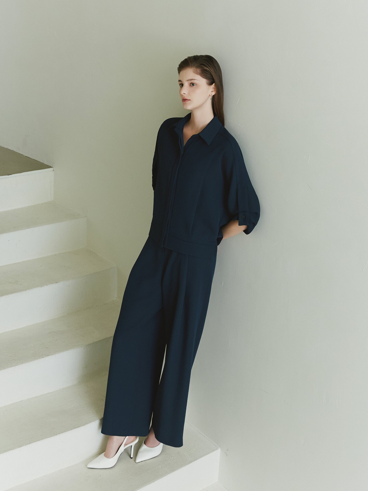 버튼 장식 백 밴딩 와이드 팬츠 (NAVY)