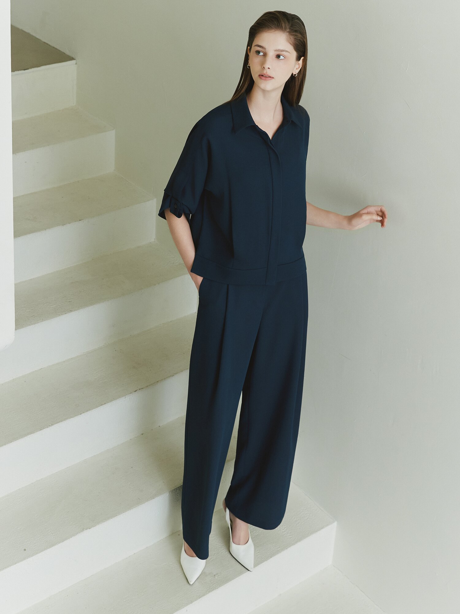 버튼 장식 백 밴딩 와이드 팬츠 (NAVY)