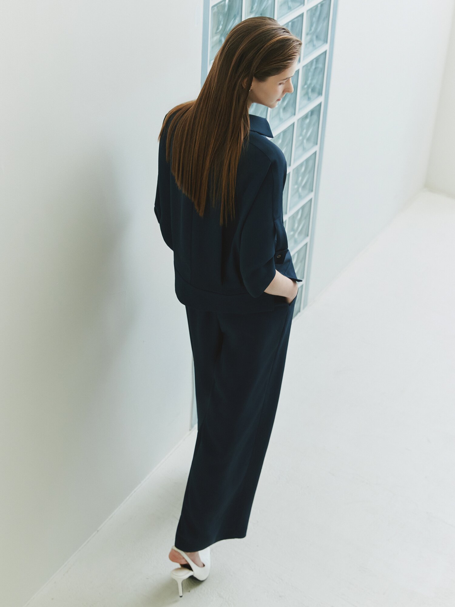 버튼 장식 백 밴딩 와이드 팬츠 (NAVY)