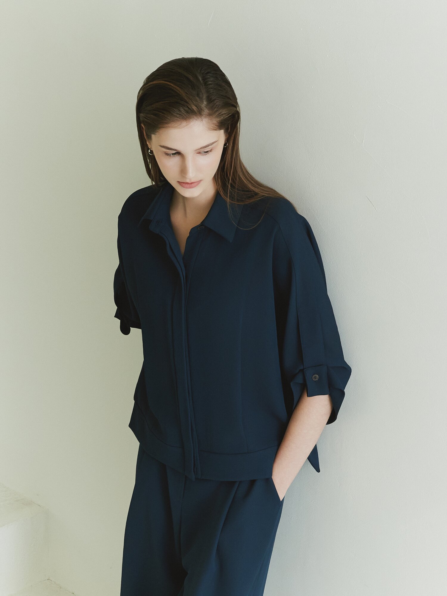 슬리브 버튼 블루종 블라우스 (NAVY)