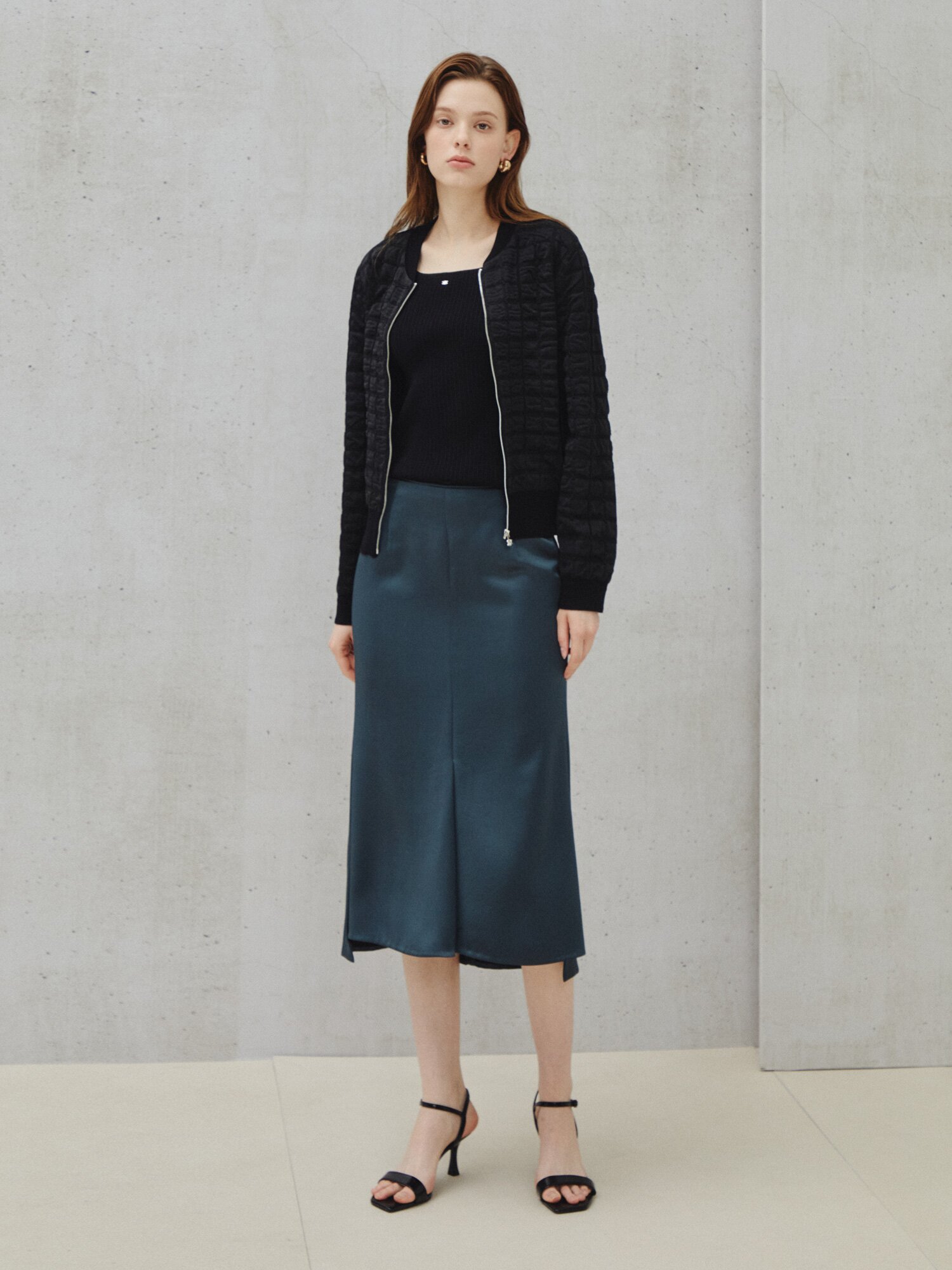 폴리쉬 텍스처드 퀼팅 집업 카디건 (BLACK)