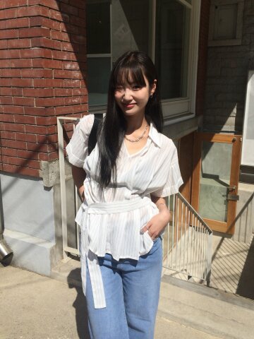 스트라이프 오픈 칼라 블라우스 